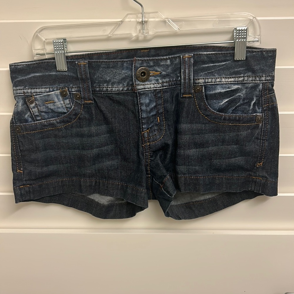 Guess Jeans dark denim w/acid wash 7” shorts, size 28.